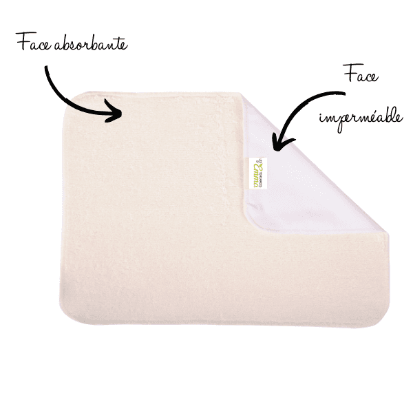 La mini serviette bébé spéciale petits accidents maxi usage avec une face absorbante et une face imperméable, idéale pour les bavouilles et petits accidents de change.